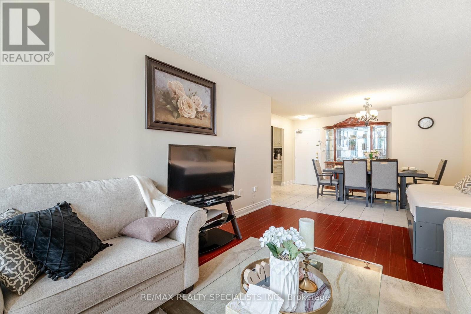 Photo 16 of 915 370 Dixon Road, Toronto ON