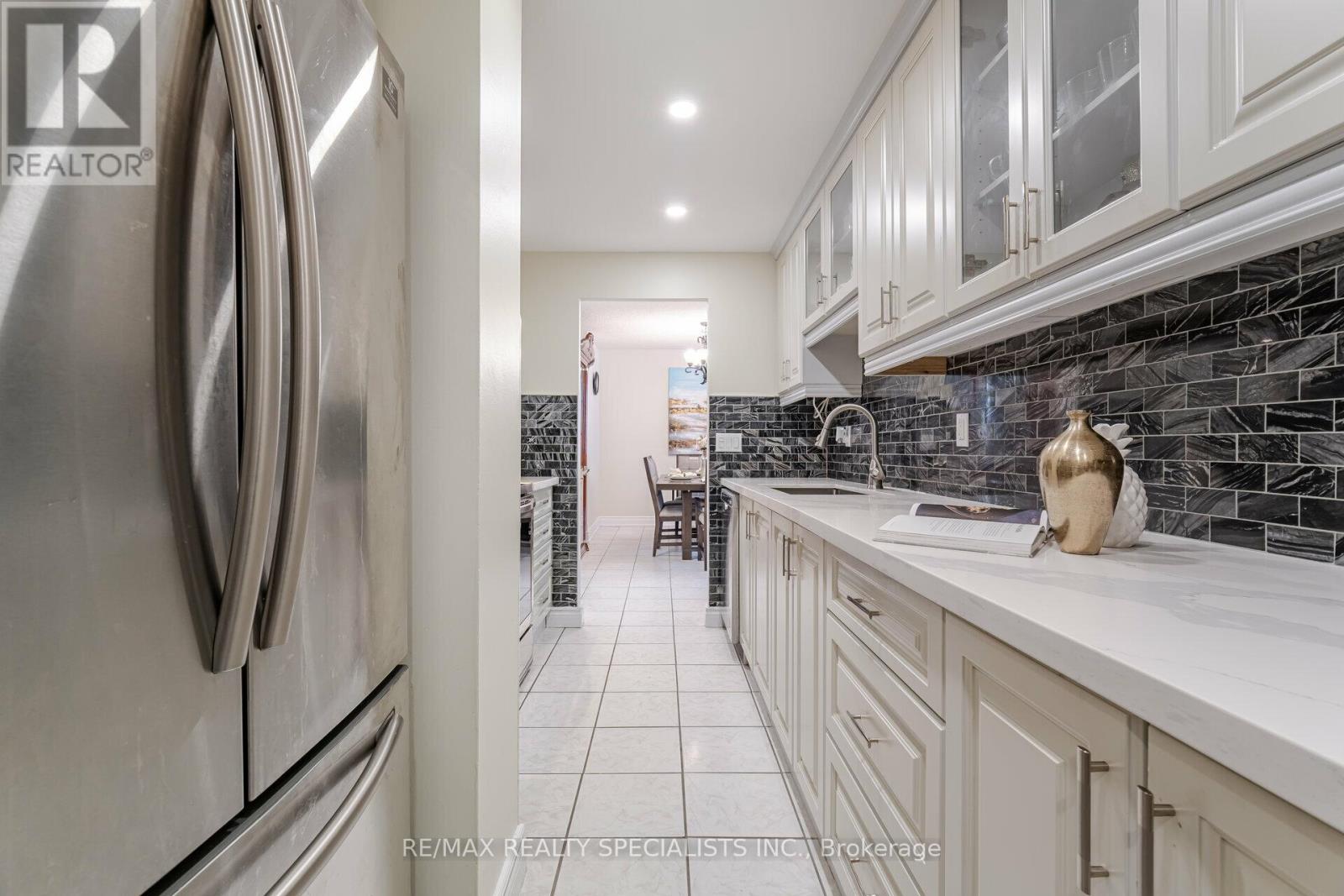 Photo 17 of 915 370 Dixon Road, Toronto ON