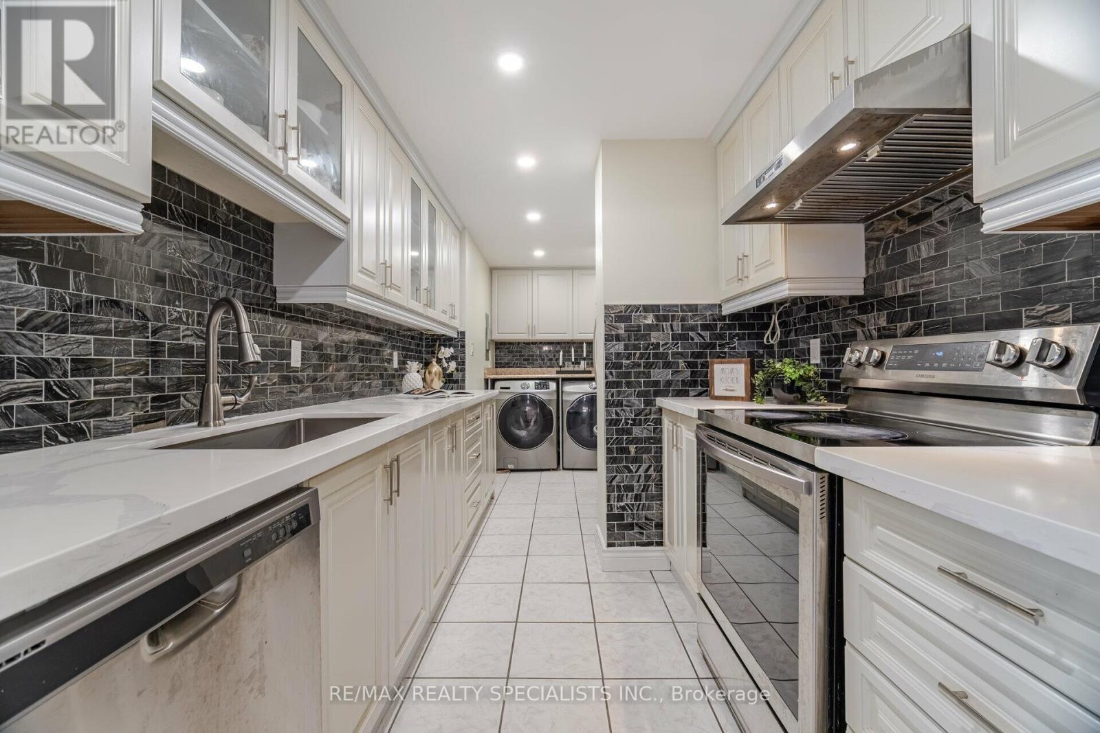 Photo 18 of 915 370 Dixon Road, Toronto ON