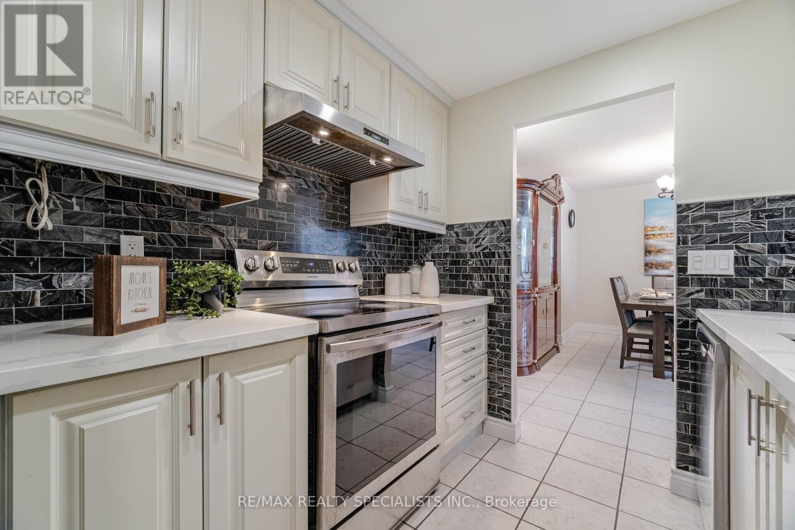 Photo 20 of 915 370 Dixon Road, Toronto ON