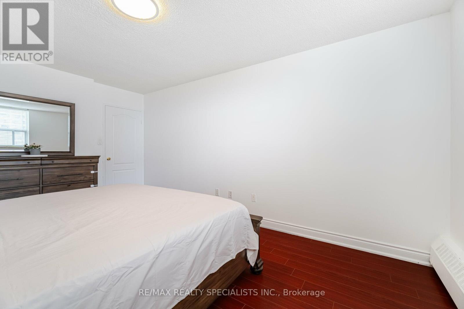 Photo 25 of 915 370 Dixon Road, Toronto ON