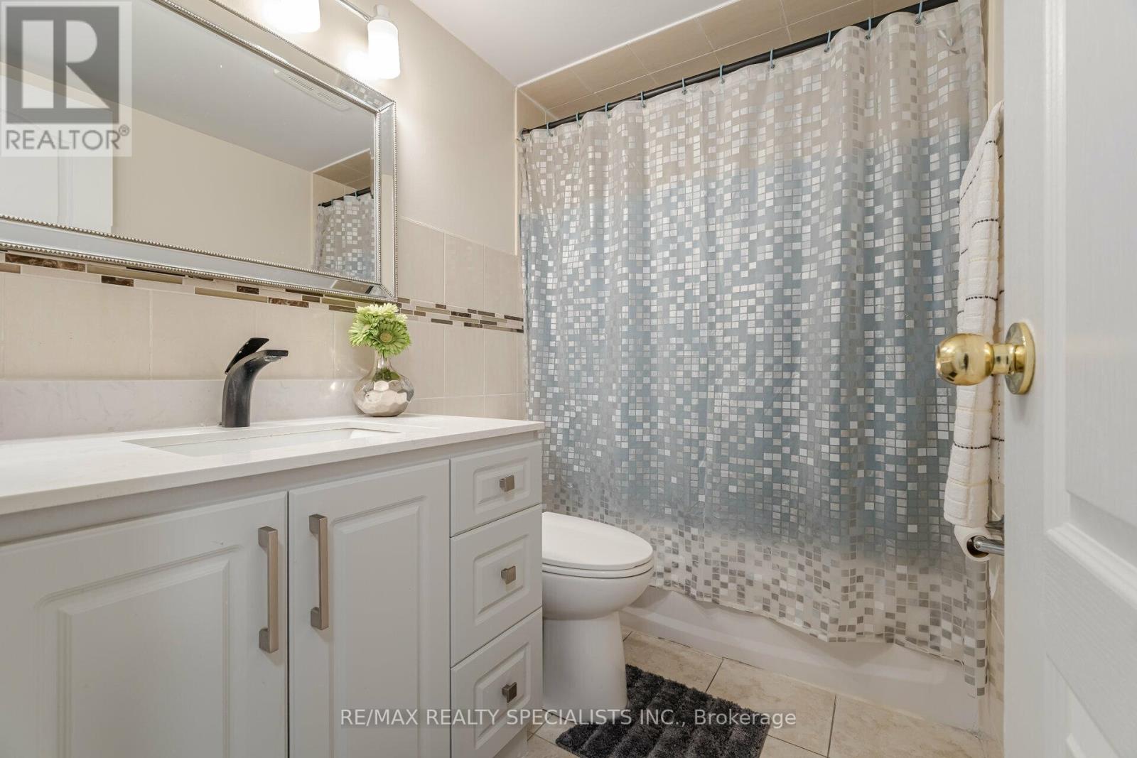 Photo 33 of 915 370 Dixon Road, Toronto ON