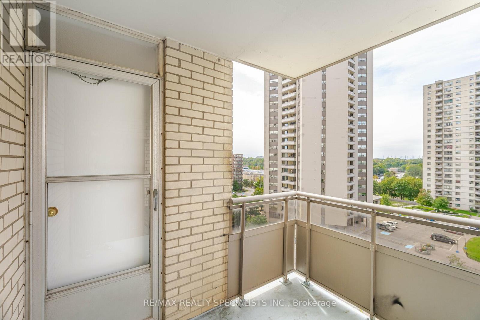 Photo 36 of 915 370 Dixon Road, Toronto ON