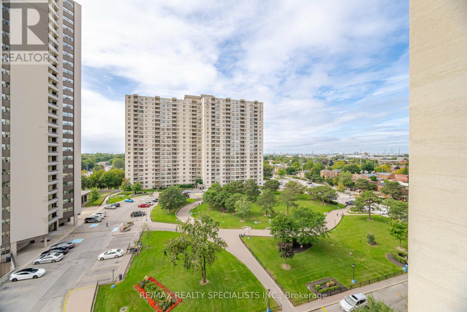 Photo 38 of 915 370 Dixon Road, Toronto ON