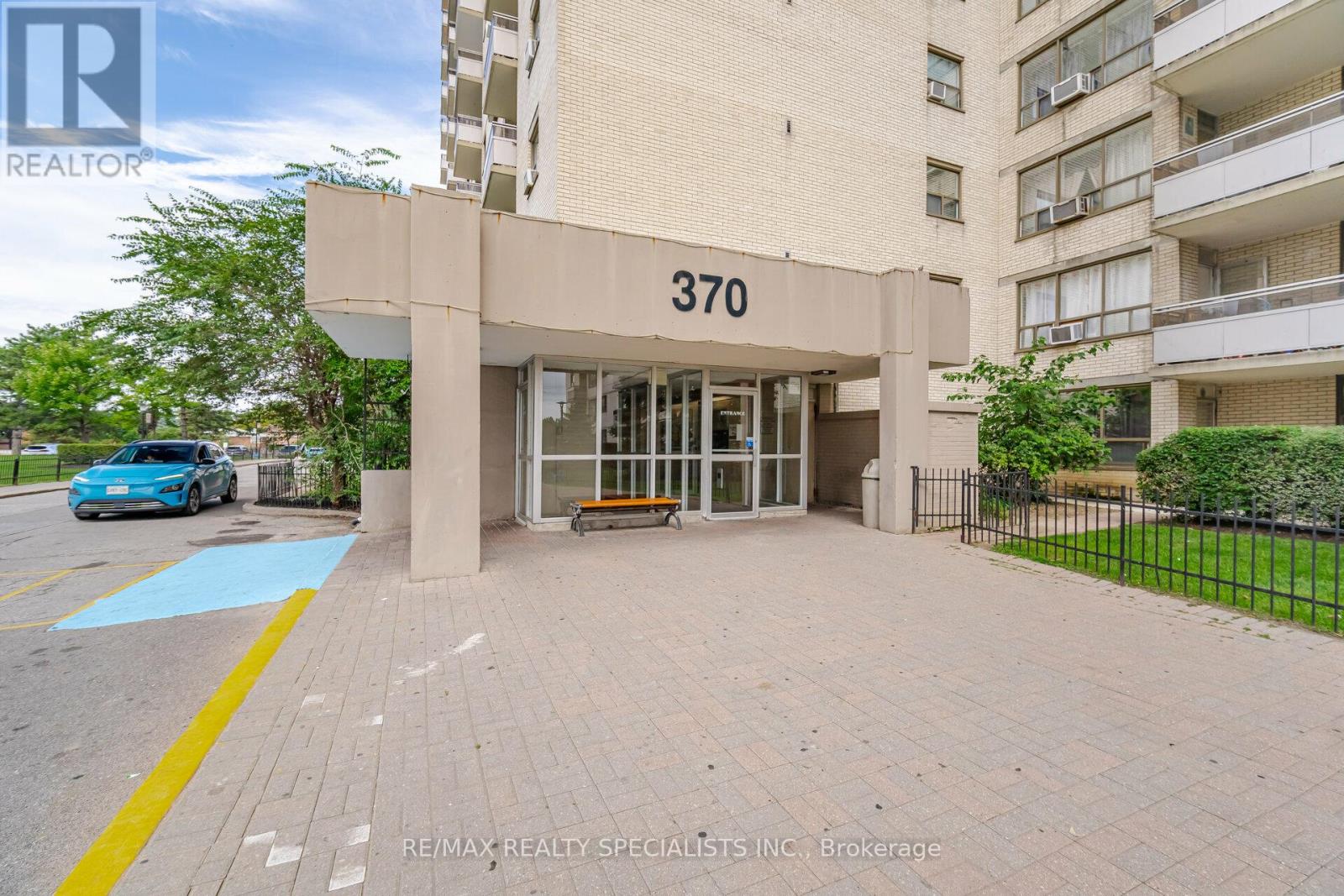 Photo 4 of 915 370 Dixon Road, Toronto ON