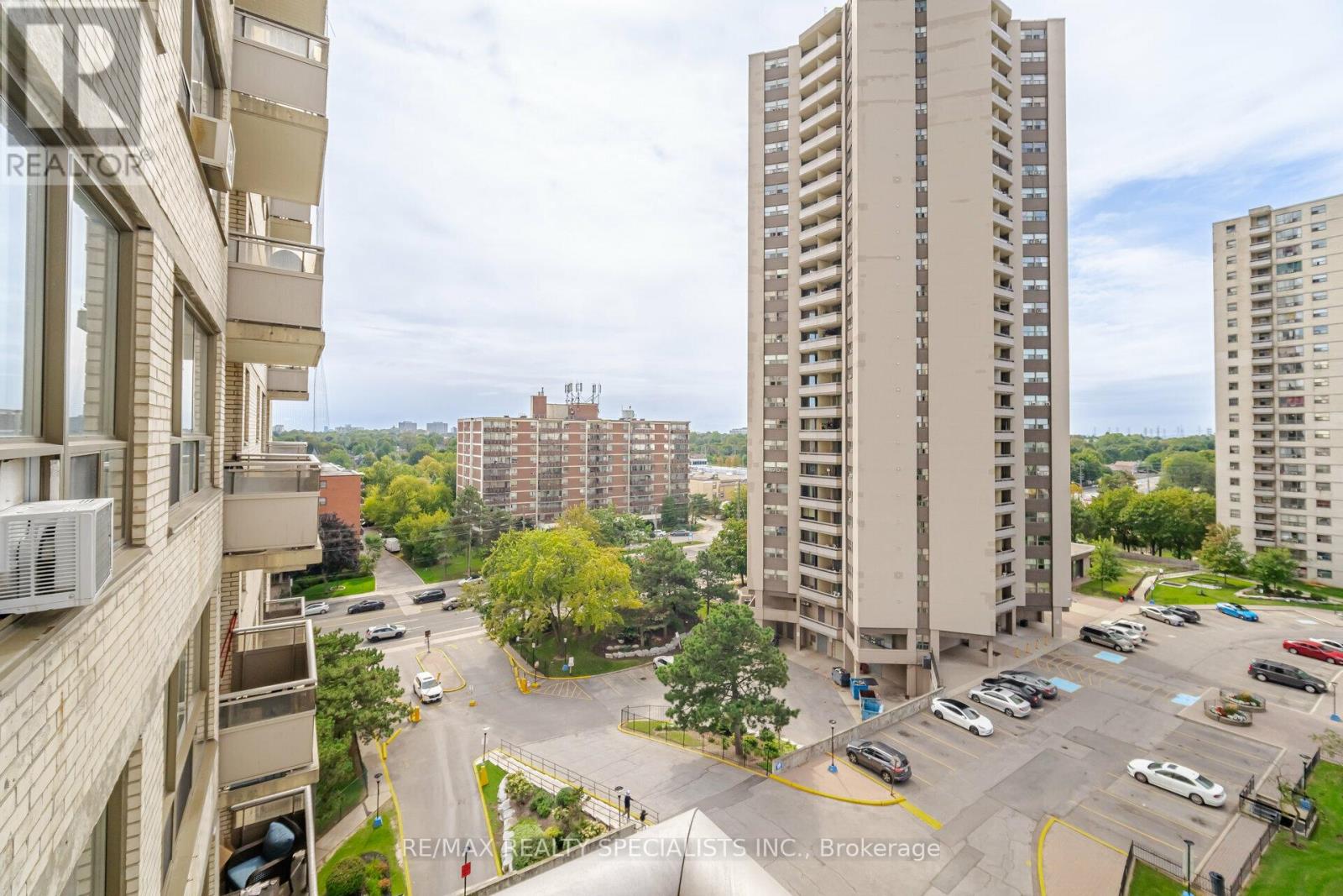 Photo 40 of 915 370 Dixon Road, Toronto ON