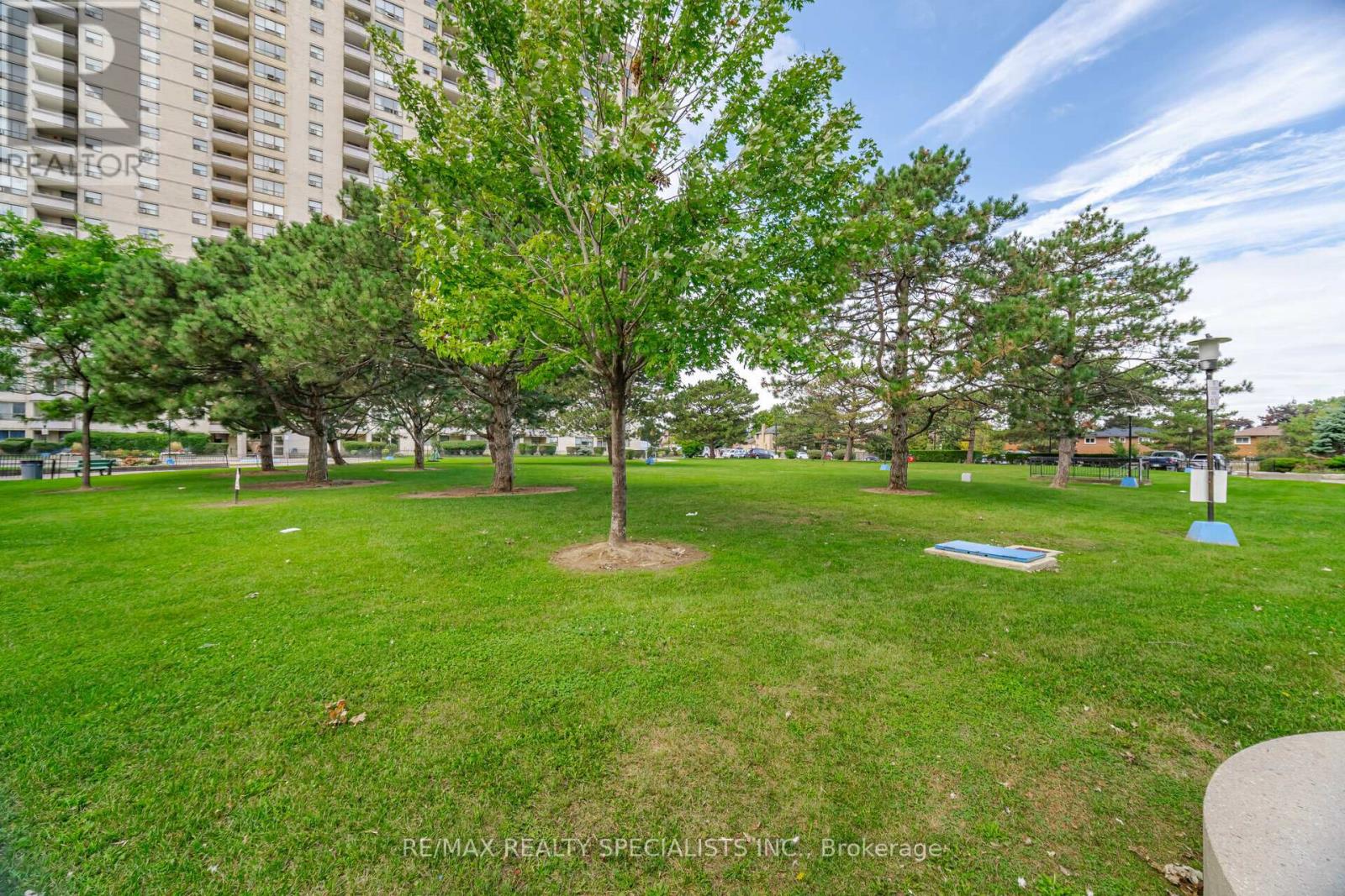 Photo 41 of 915 370 Dixon Road, Toronto ON