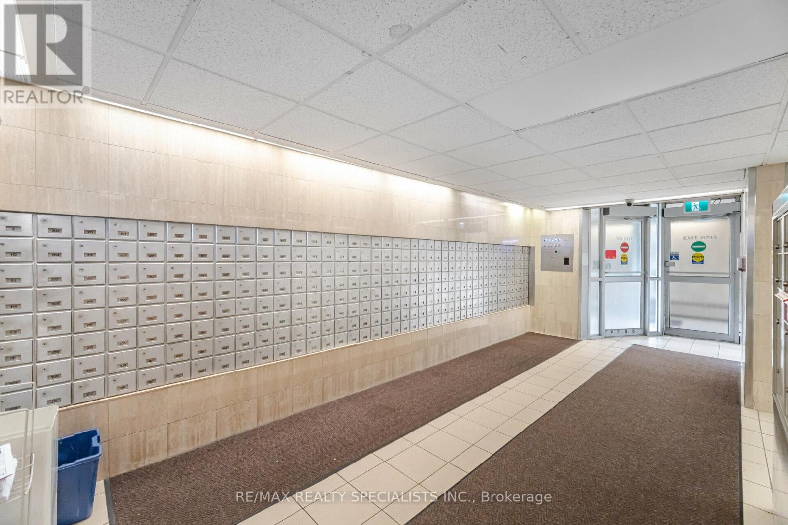 Photo 5 of 915 370 Dixon Road, Toronto ON