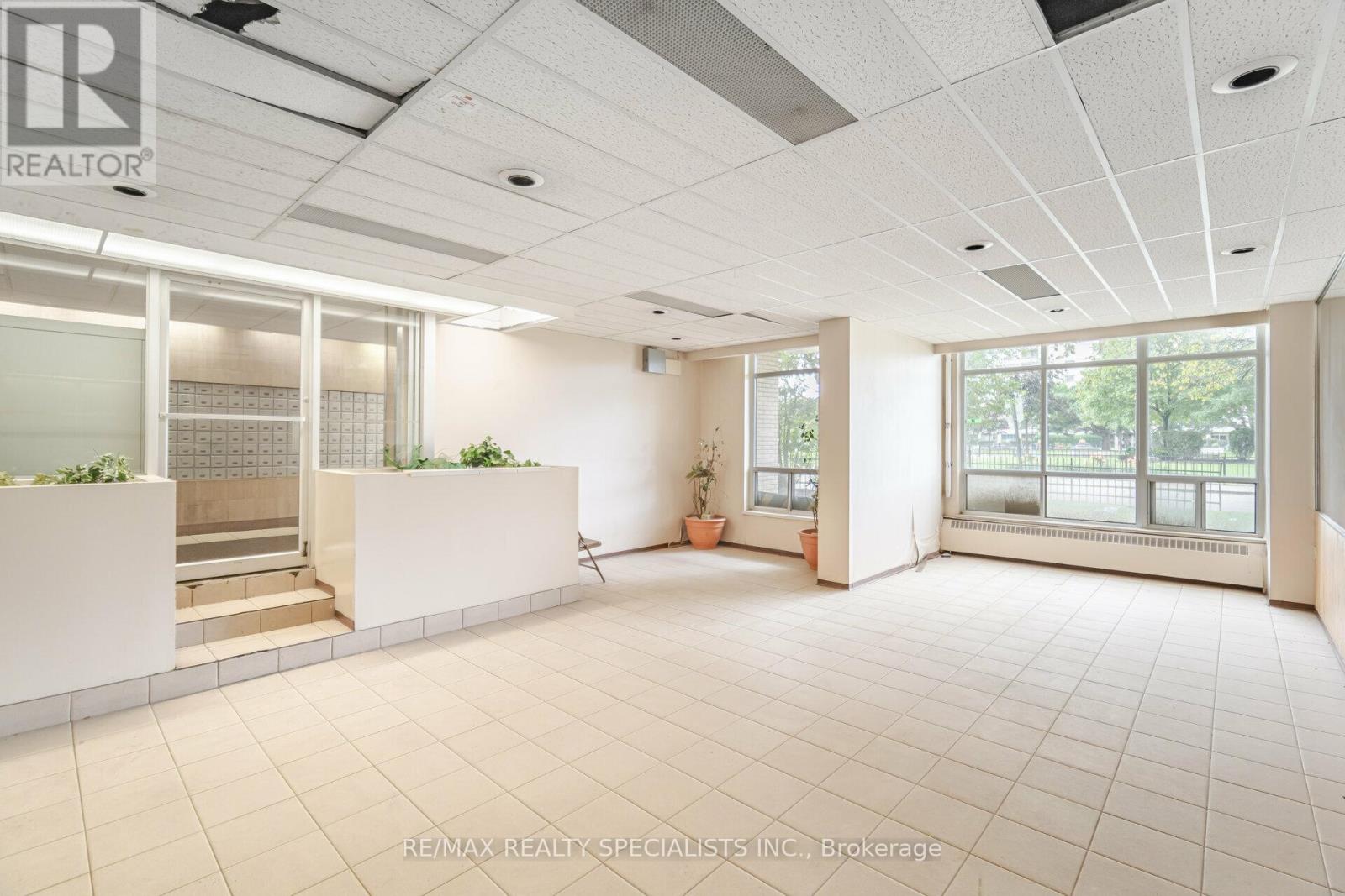 Photo 6 of 915 370 Dixon Road, Toronto ON