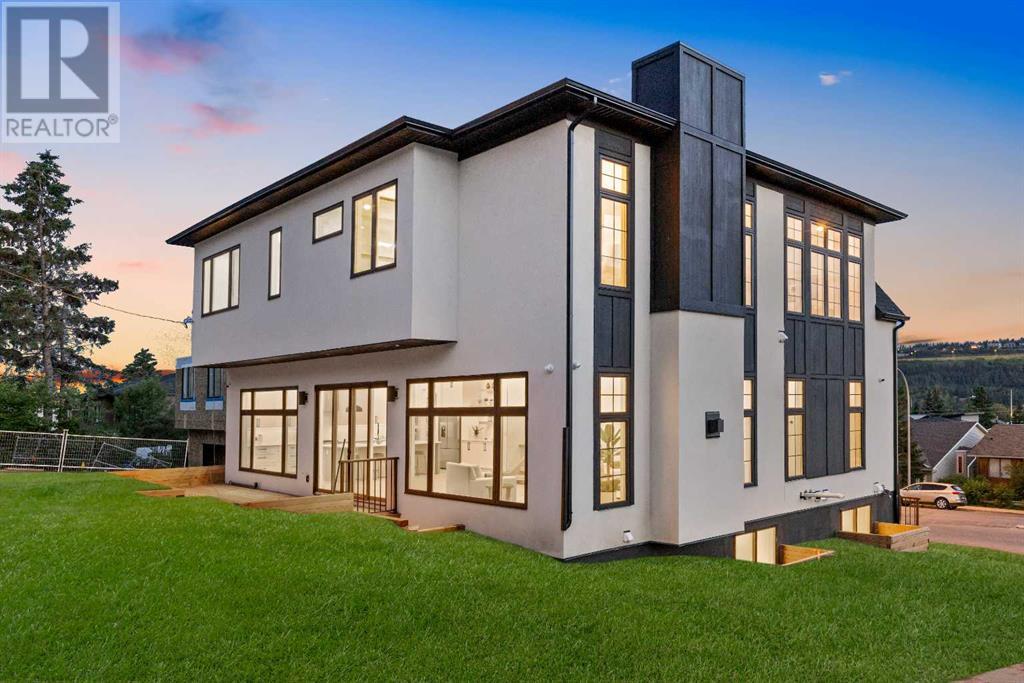 Single Family House for Sale in   Avenue NW Montgomery Calgary 