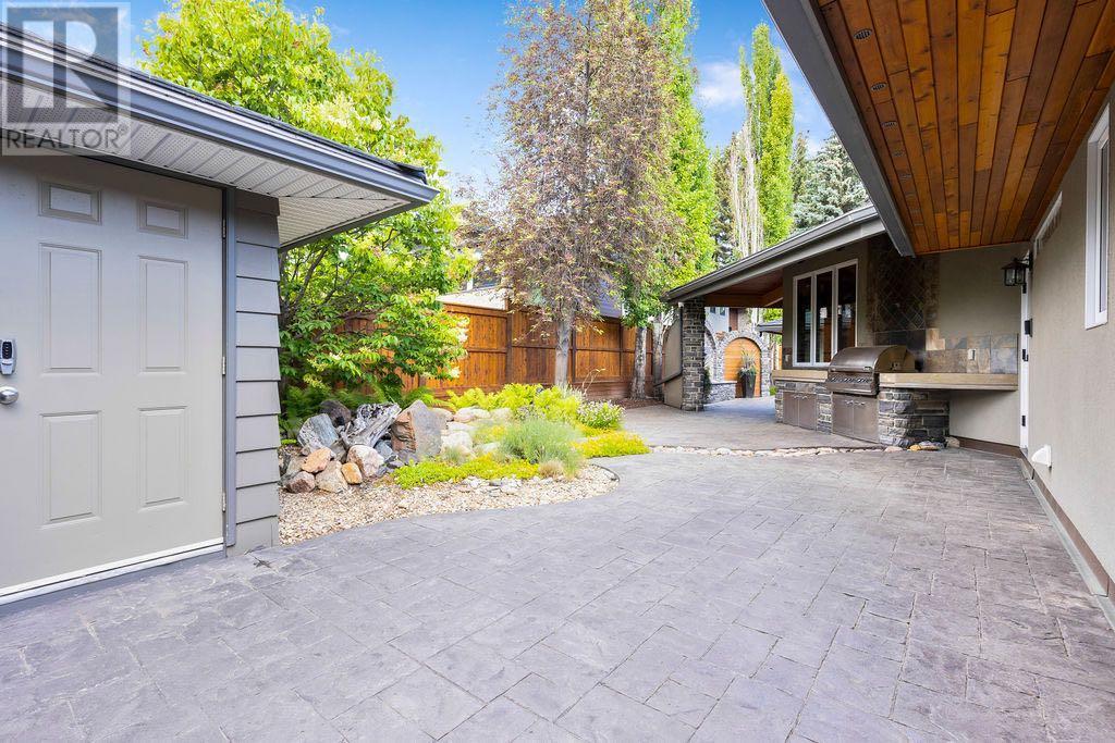 Single Family House 4 Level for Sale in  Eagle Ridge Drive SW Eagle Ridge Calgary 