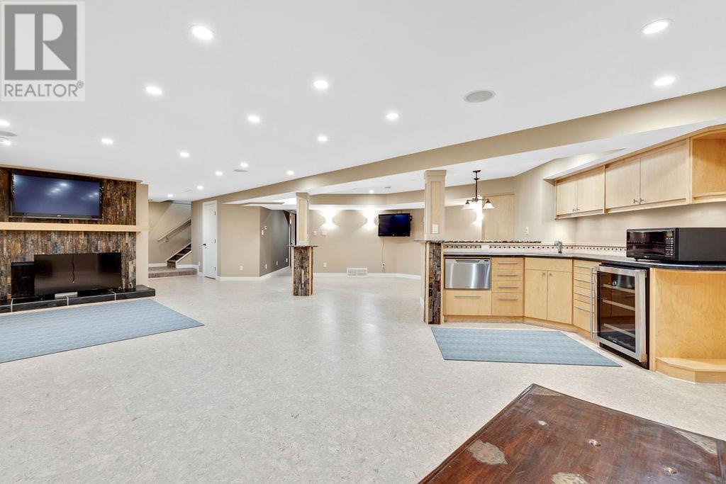 Single Family House 4 Level for Sale in  Eagle Ridge Drive SW Eagle Ridge Calgary 