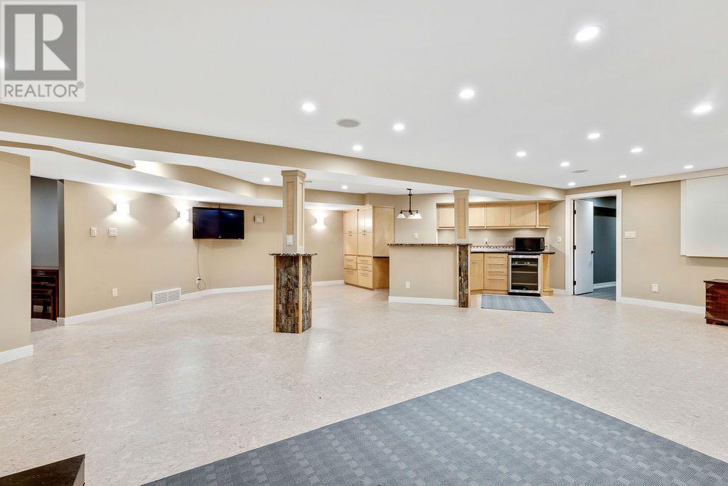Single Family House 4 Level for Sale in  Eagle Ridge Drive SW Eagle Ridge Calgary 