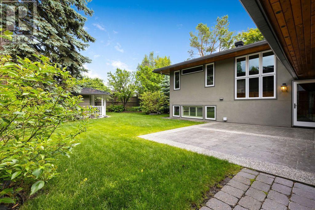 Single Family House 4 Level for Sale in  Eagle Ridge Drive SW Eagle Ridge Calgary 