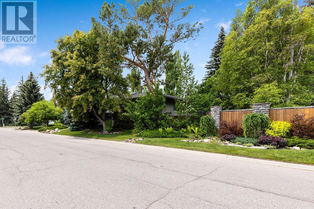 Single Family House 4 Level for Sale in  Eagle Ridge Drive SW Eagle Ridge Calgary 