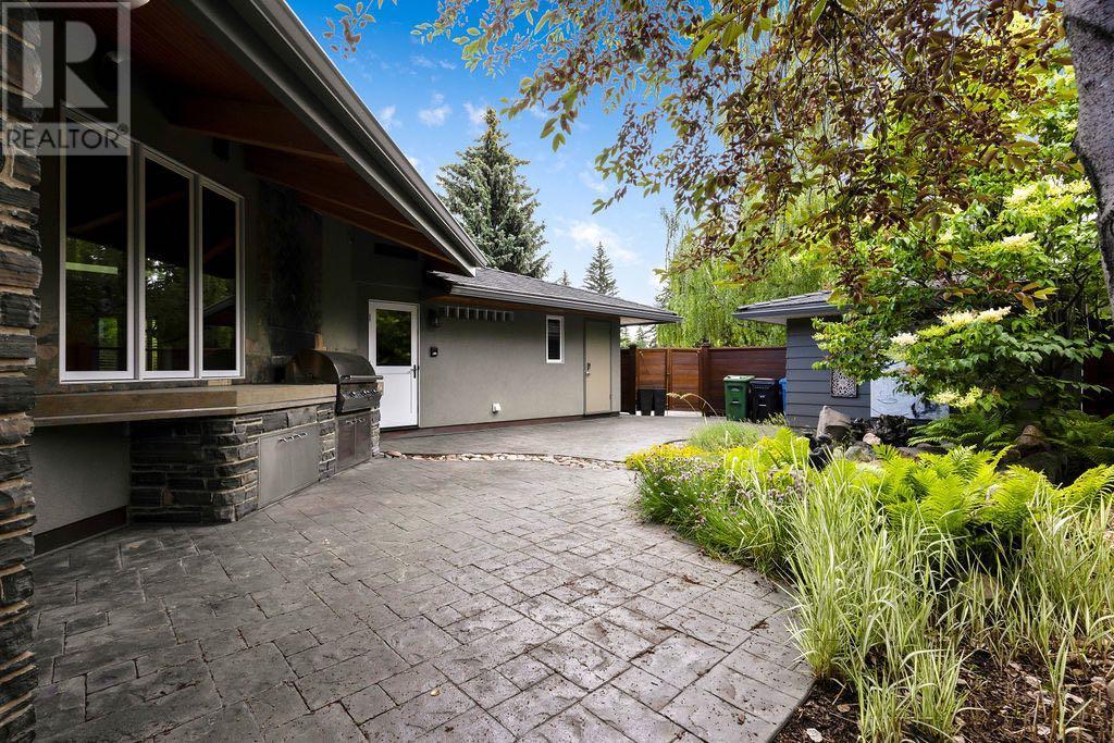 Single Family House 4 Level for Sale in  Eagle Ridge Drive SW Eagle Ridge Calgary 