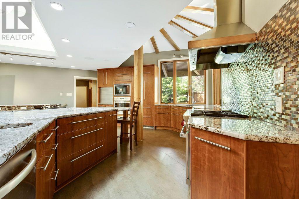 Single Family House 4 Level for Sale in  Eagle Ridge Drive SW Eagle Ridge Calgary 