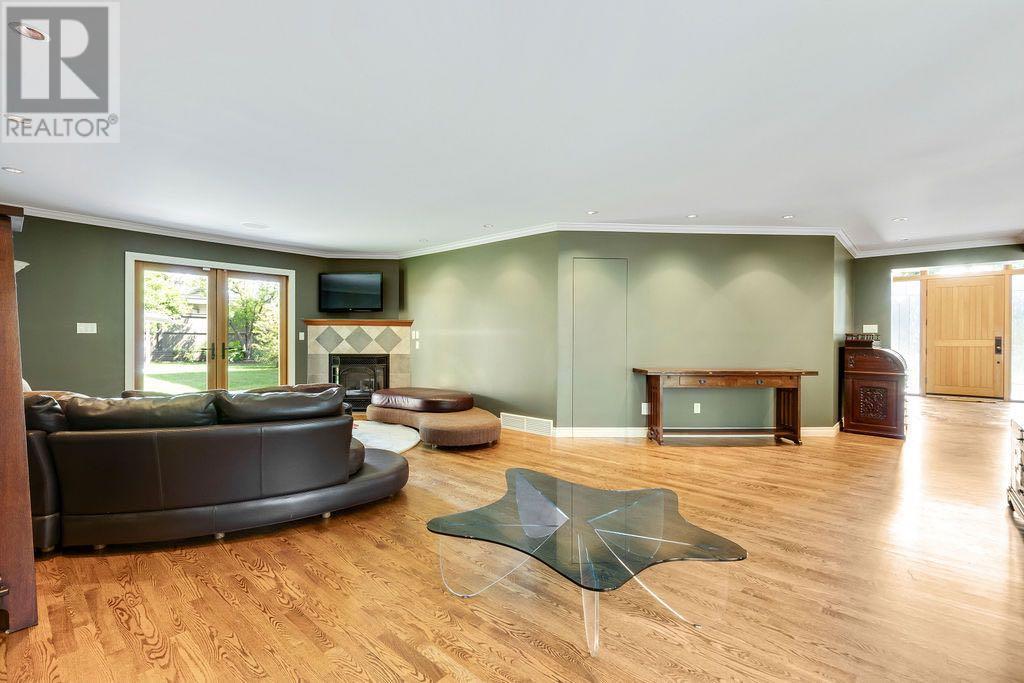 Single Family House 4 Level for Sale in  Eagle Ridge Drive SW Eagle Ridge Calgary 