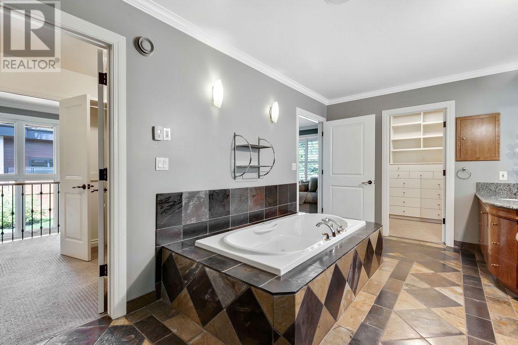 Single Family House 4 Level for Sale in  Eagle Ridge Drive SW Eagle Ridge Calgary 