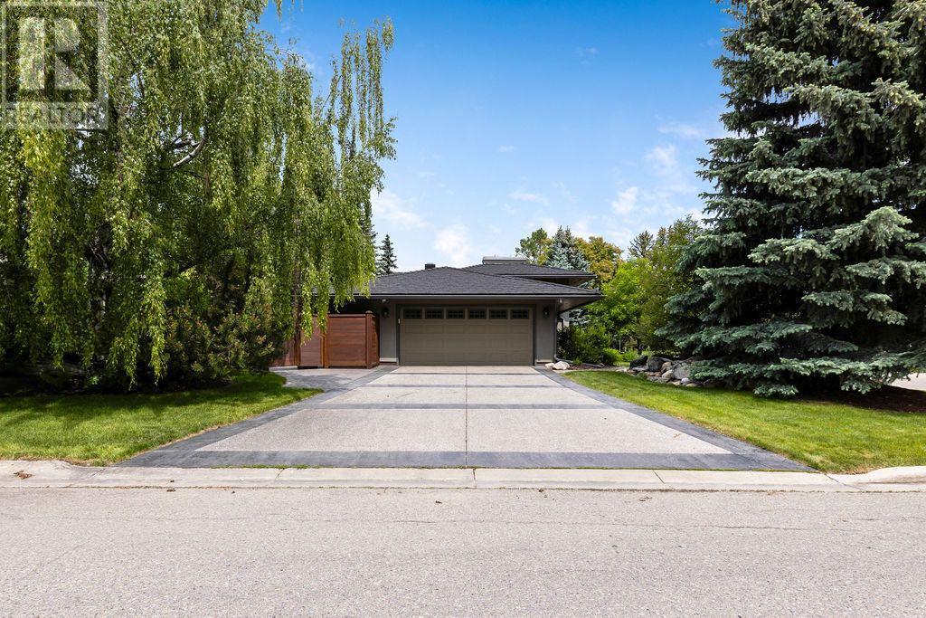 Single Family House 4 Level for Sale in  Eagle Ridge Drive SW Eagle Ridge Calgary 