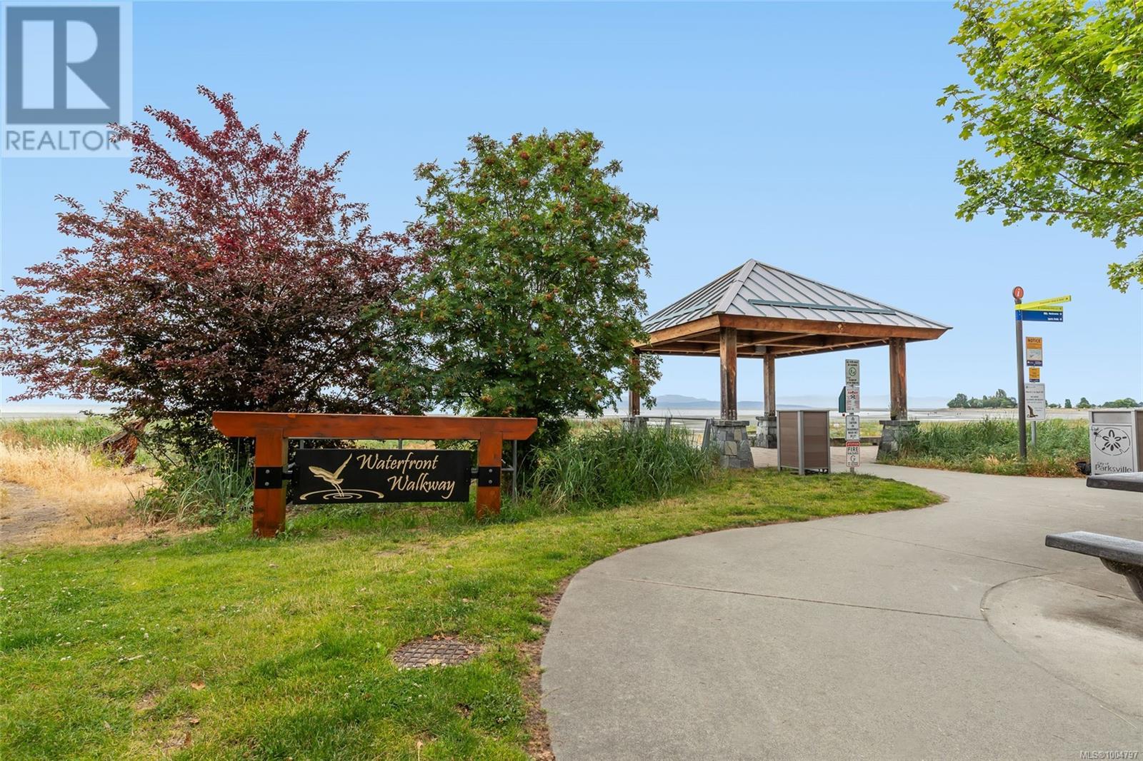 Photo 5 of 302 194 Beachside Dr, Parksville BC