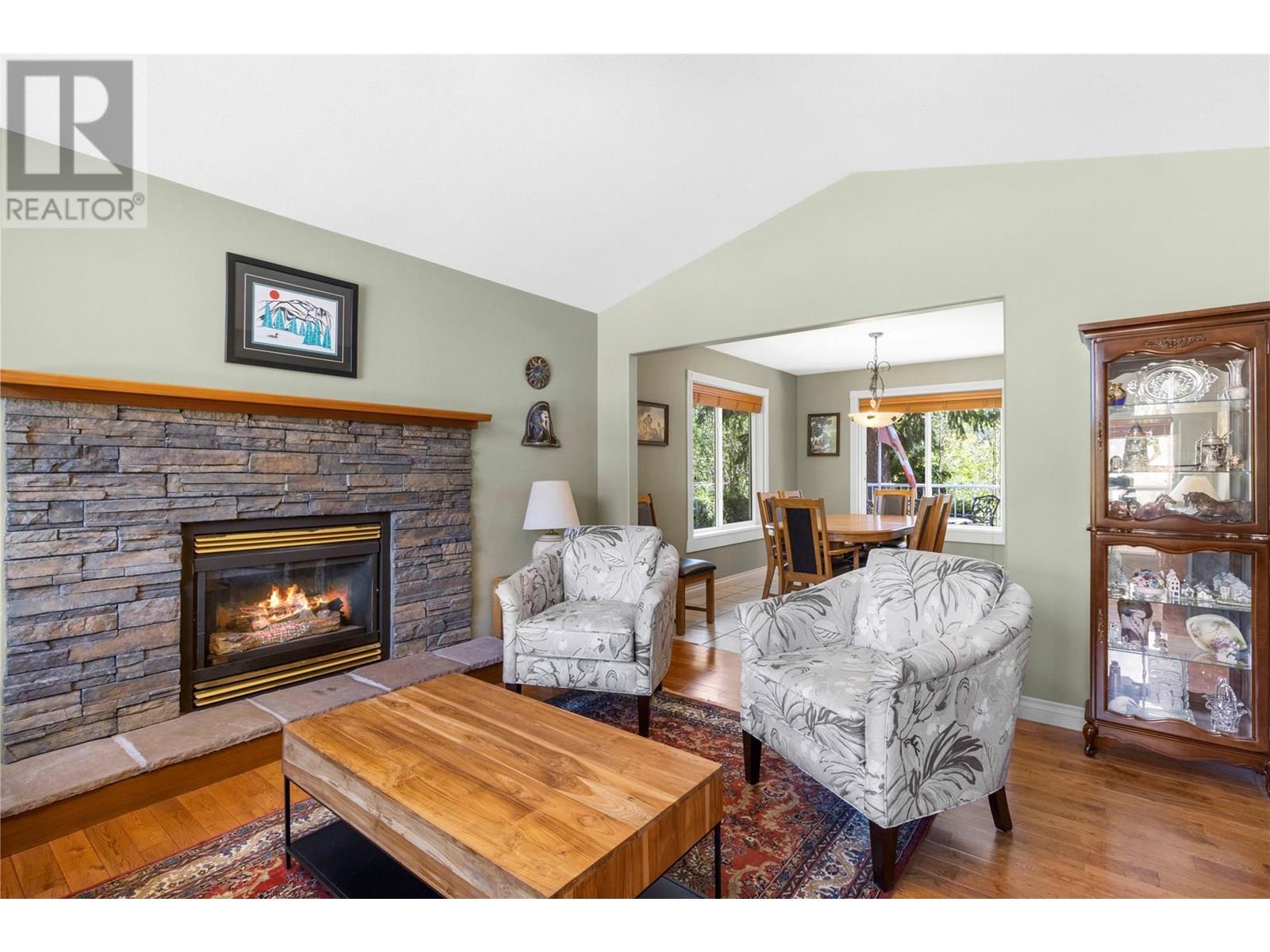 Photo 12 of 2729 Golf Course Drive, Blind Bay BC