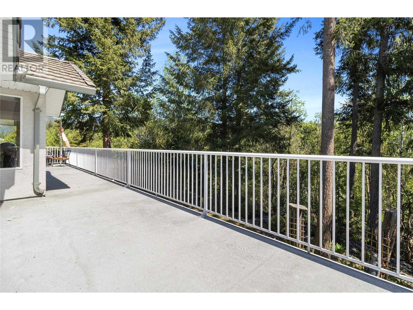 Photo 13 of 2729 Golf Course Drive, Blind Bay BC