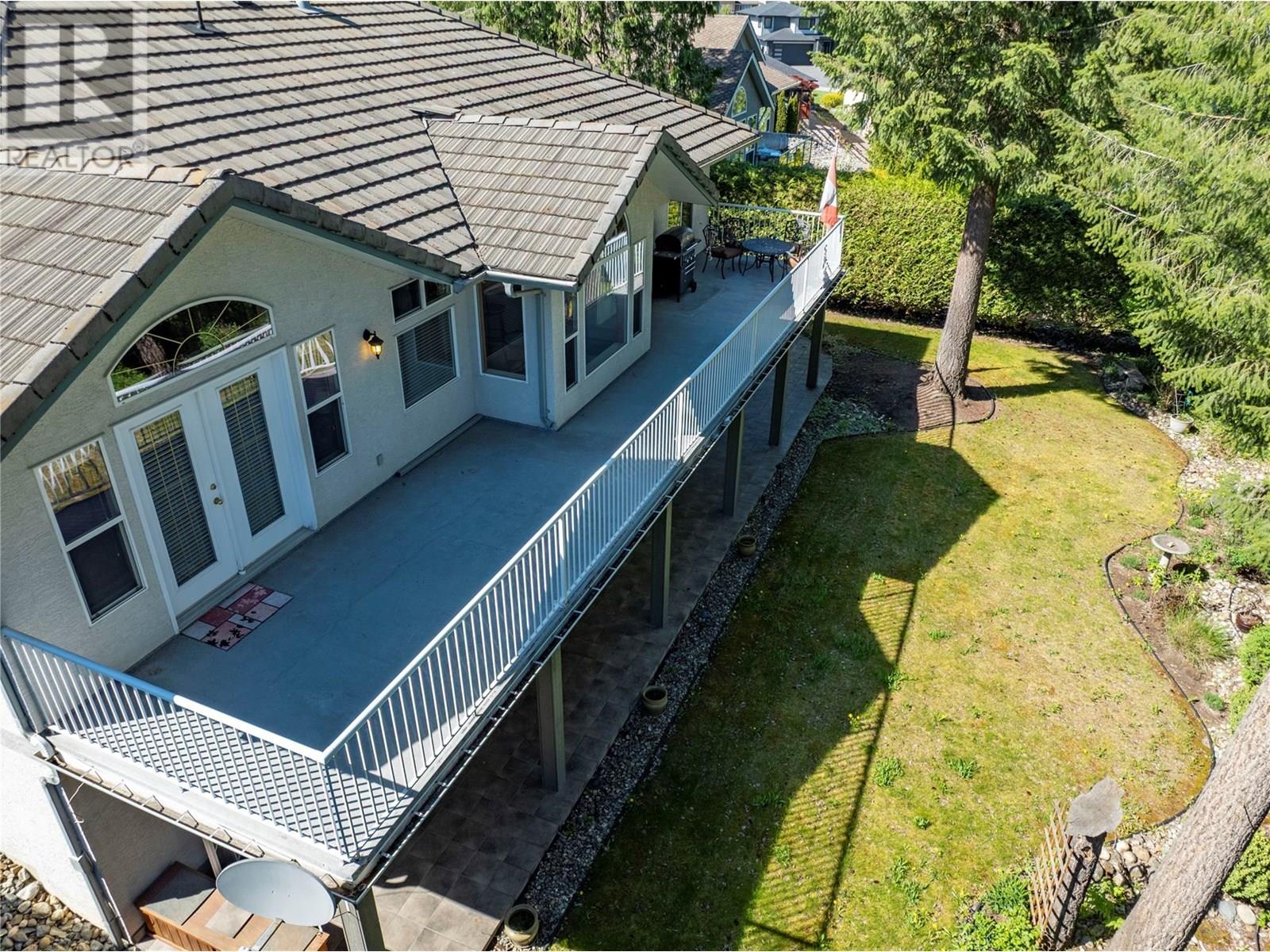 Photo 3 of 2729 Golf Course Drive, Blind Bay BC