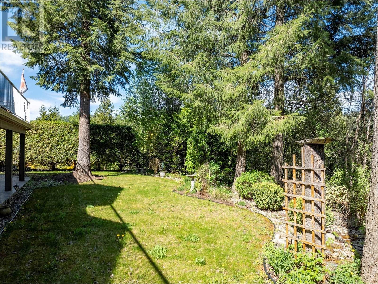 Photo 9 of 2729 Golf Course Drive, Blind Bay BC