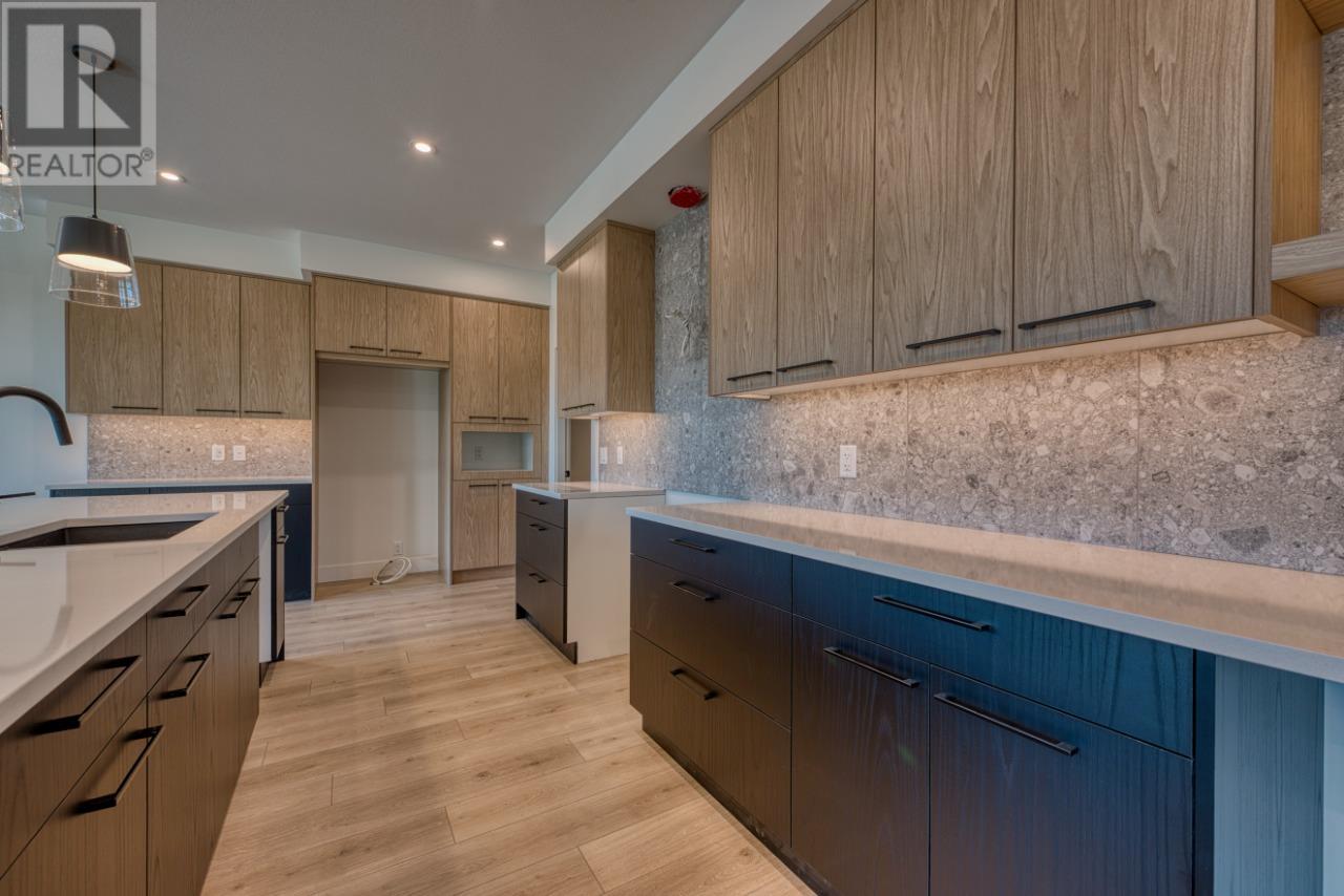 Photo 5 of 1066 Emslie Street, Kelowna BC