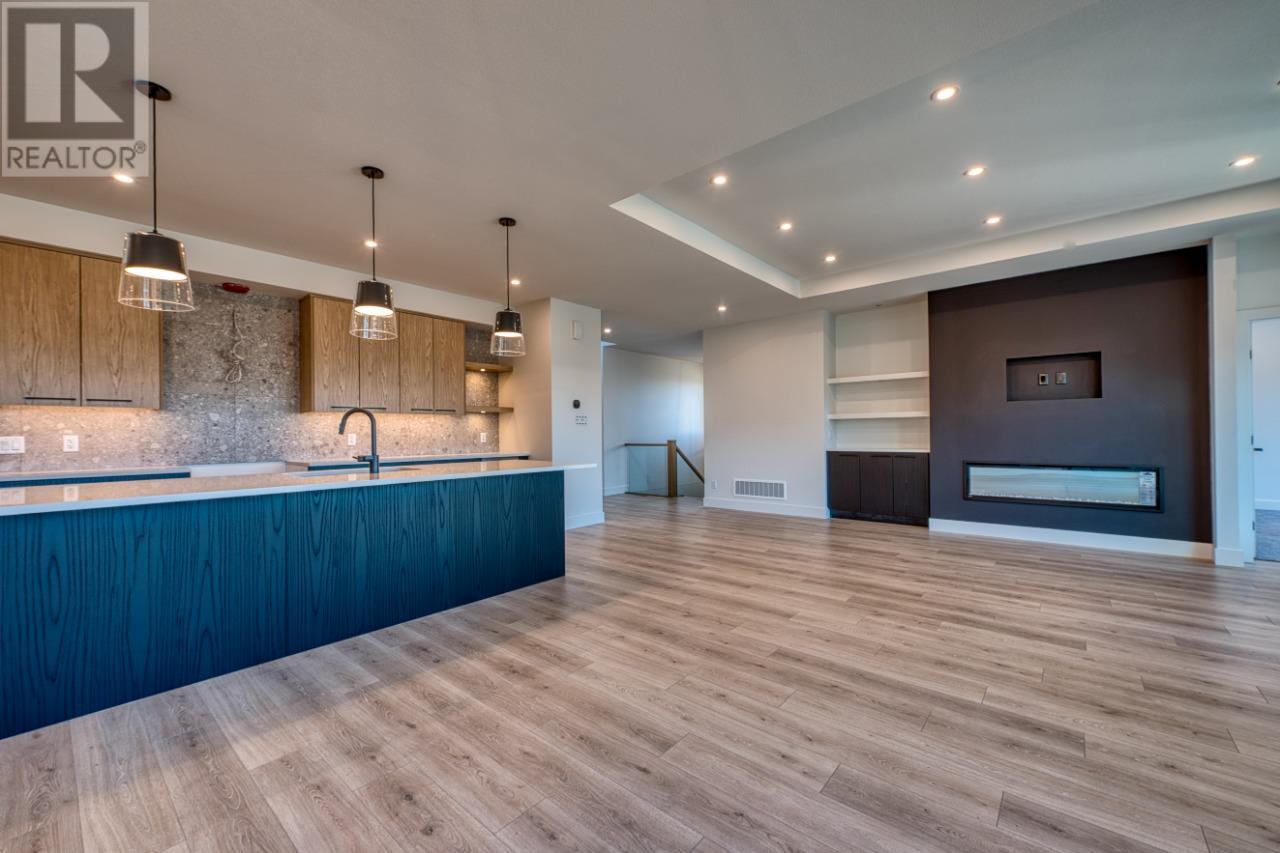 Photo 4 of 1066 Emslie Street, Kelowna BC