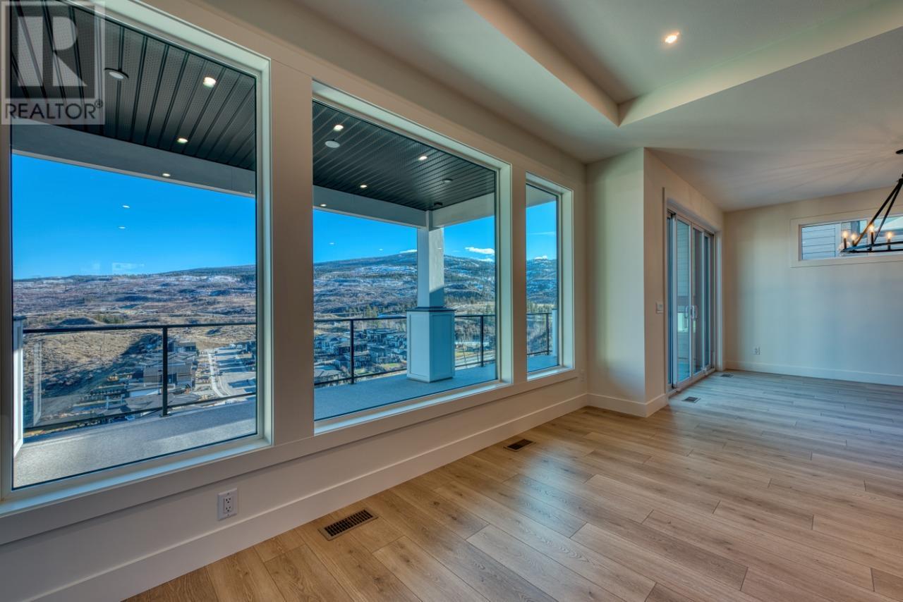 Photo 3 of 1066 Emslie Street, Kelowna BC