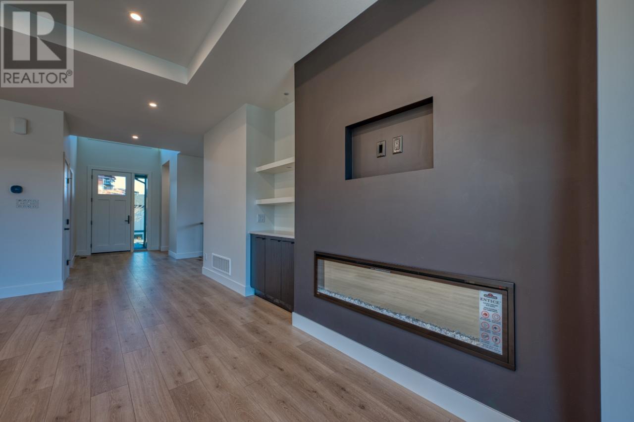 Photo 33 of 1066 Emslie Street, Kelowna BC