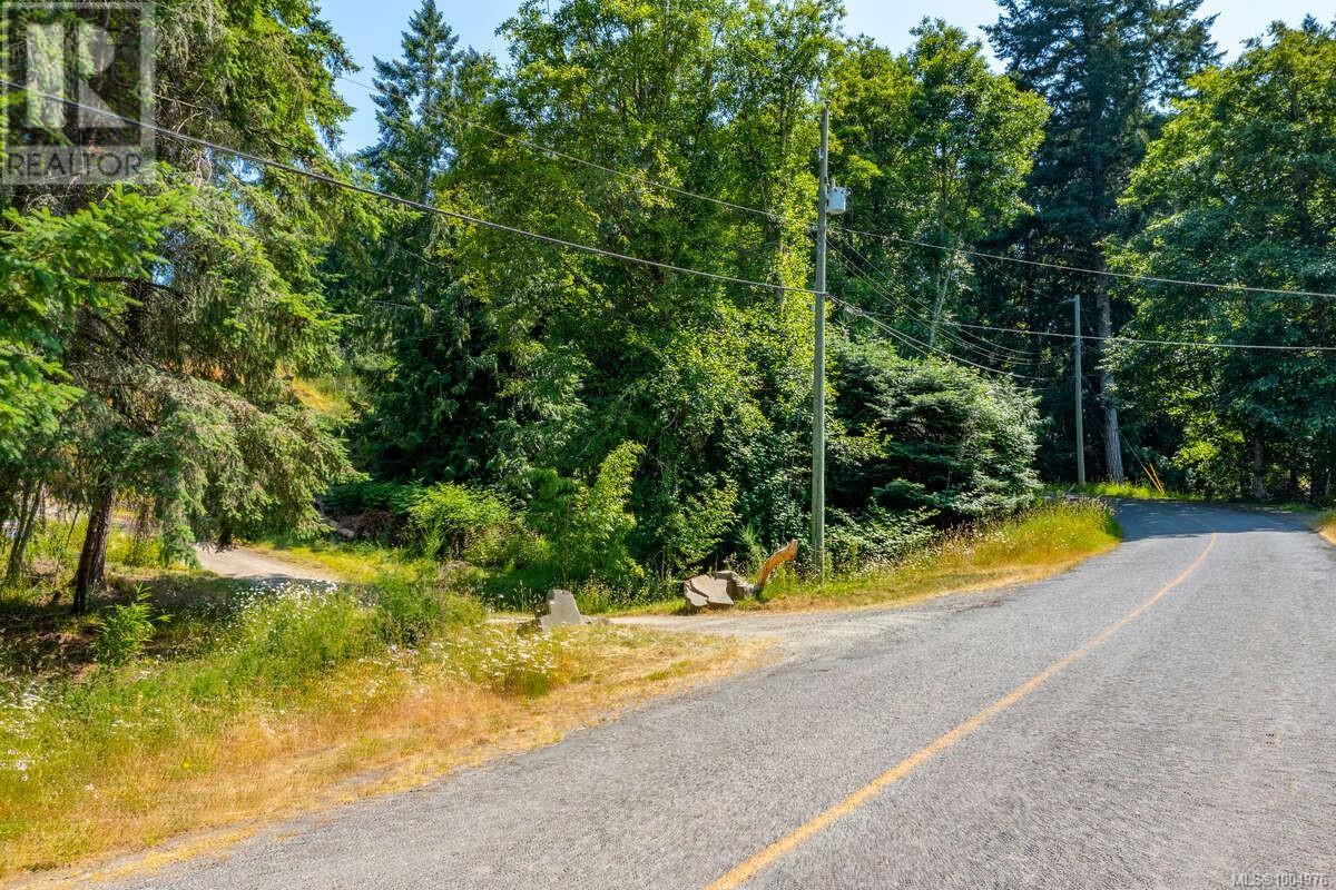 Photo 2 of 2620 Gunwhale Rd, Pender Island BC