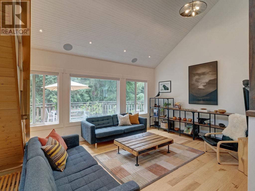 8057 COOPER ROAD, Halfmoon Bay
