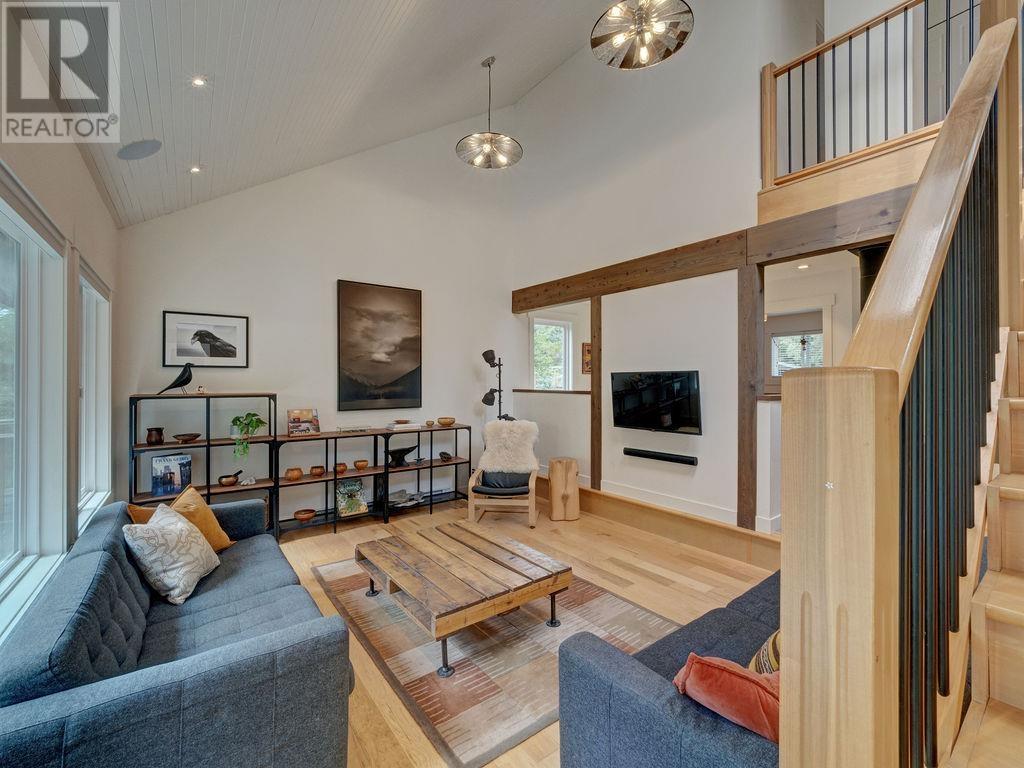 8057 COOPER ROAD, Halfmoon Bay