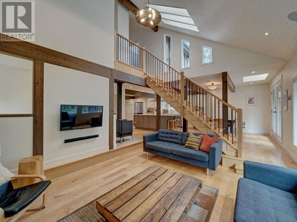 8057 COOPER ROAD, Halfmoon Bay