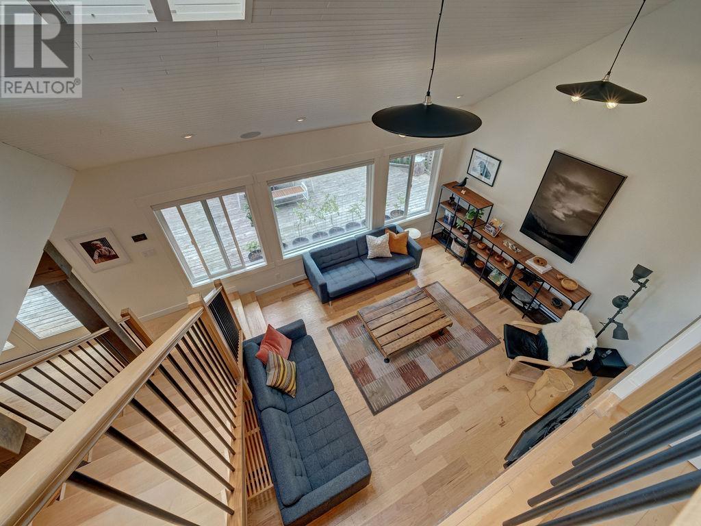 8057 COOPER ROAD, Halfmoon Bay