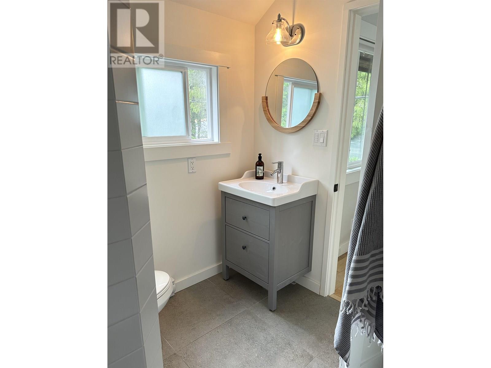 8057 COOPER ROAD, Halfmoon Bay