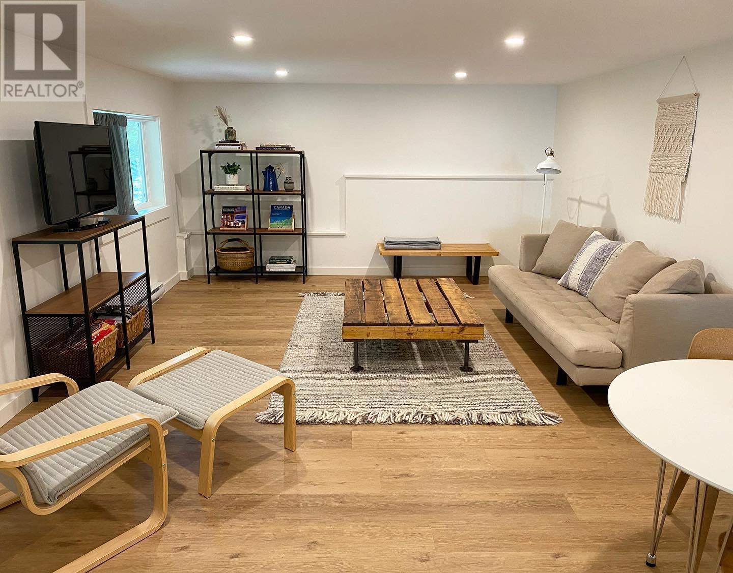 8057 COOPER ROAD, Halfmoon Bay