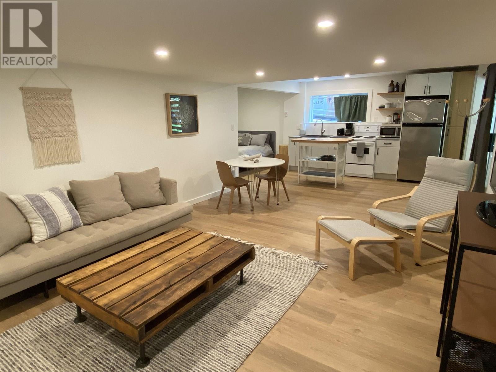 8057 COOPER ROAD, Halfmoon Bay