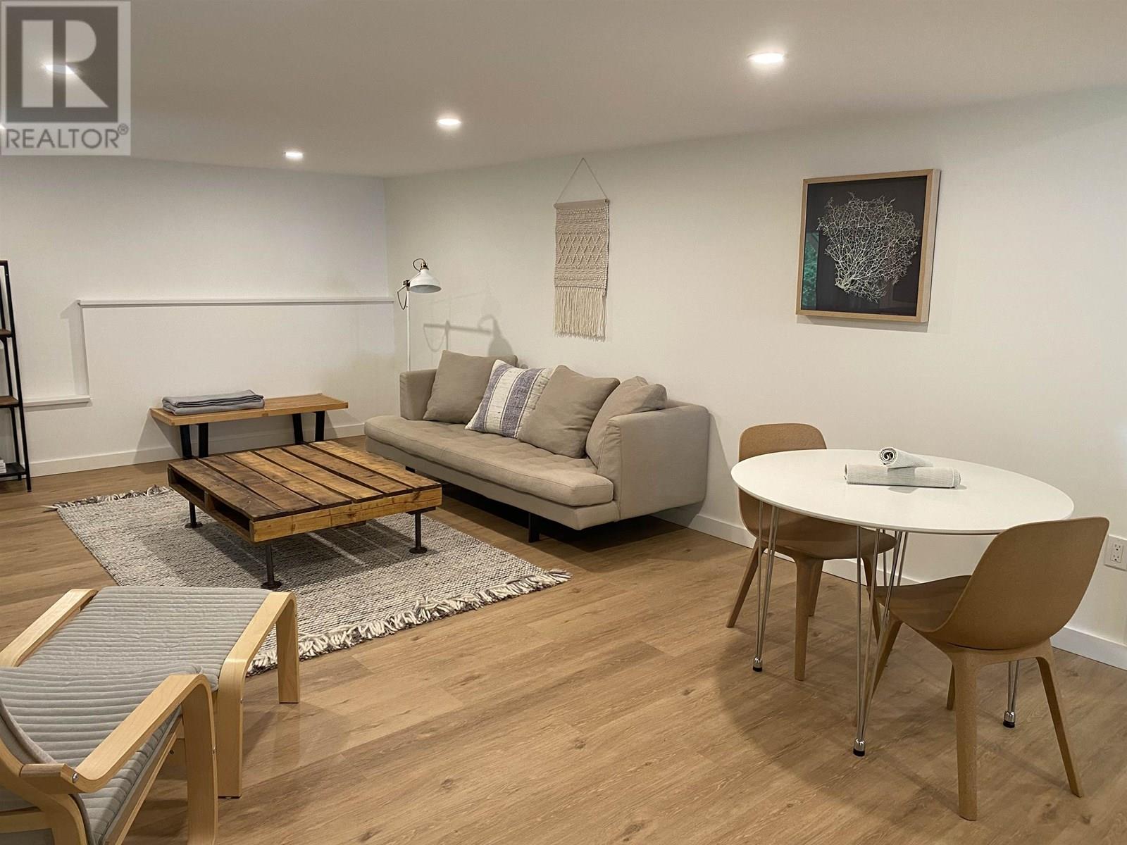 8057 COOPER ROAD, Halfmoon Bay