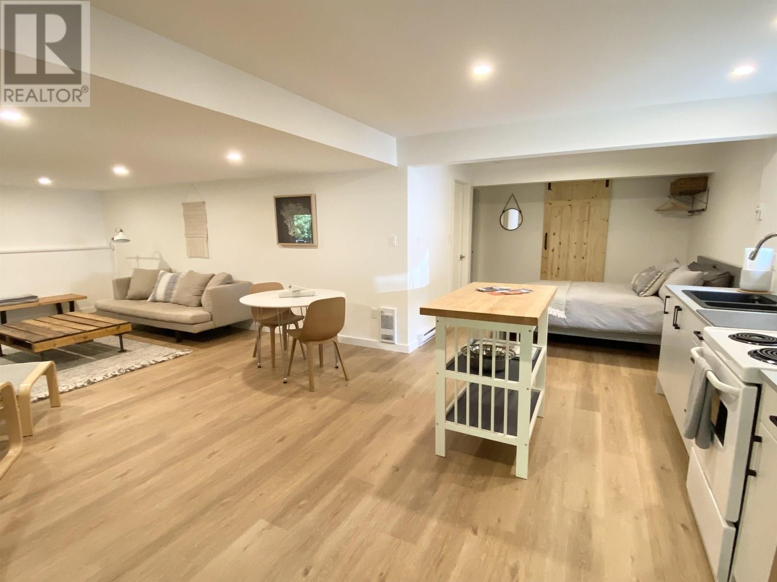 8057 COOPER ROAD, Halfmoon Bay