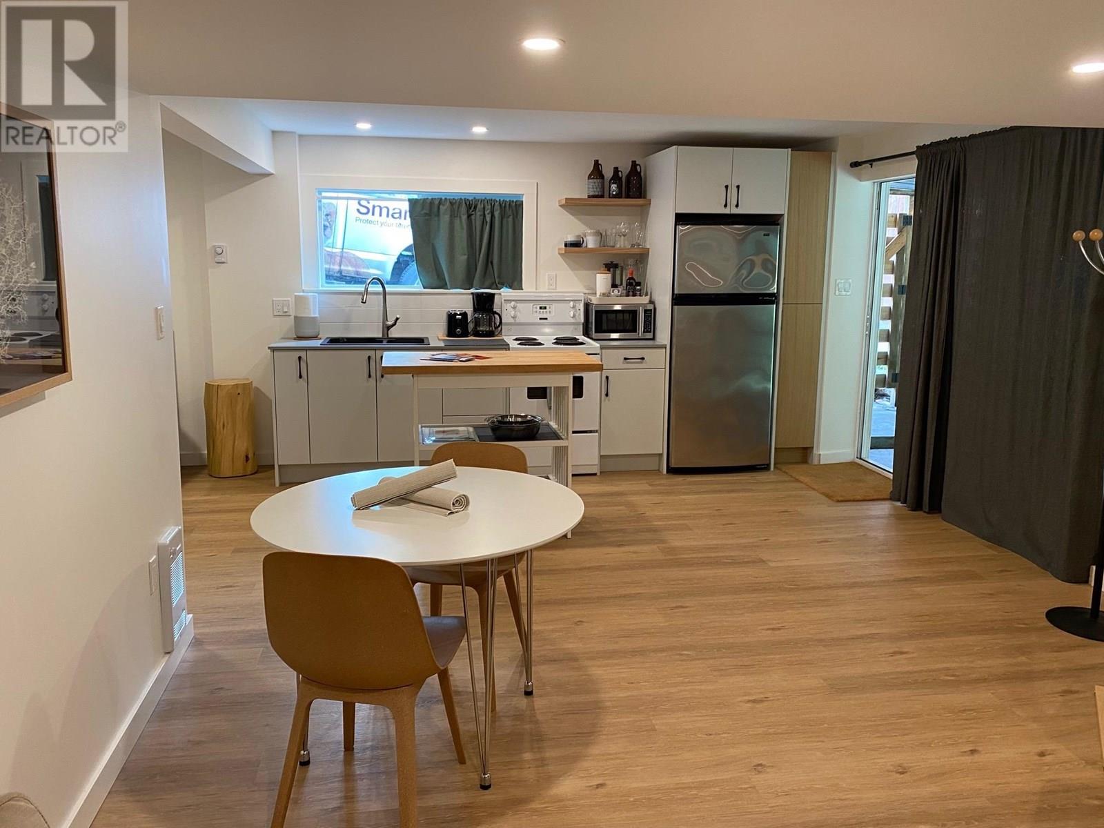 8057 COOPER ROAD, Halfmoon Bay