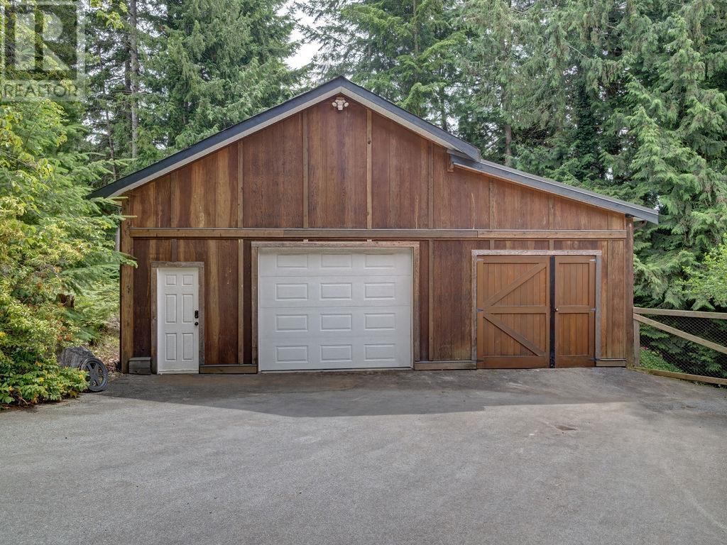 8057 COOPER ROAD, Halfmoon Bay