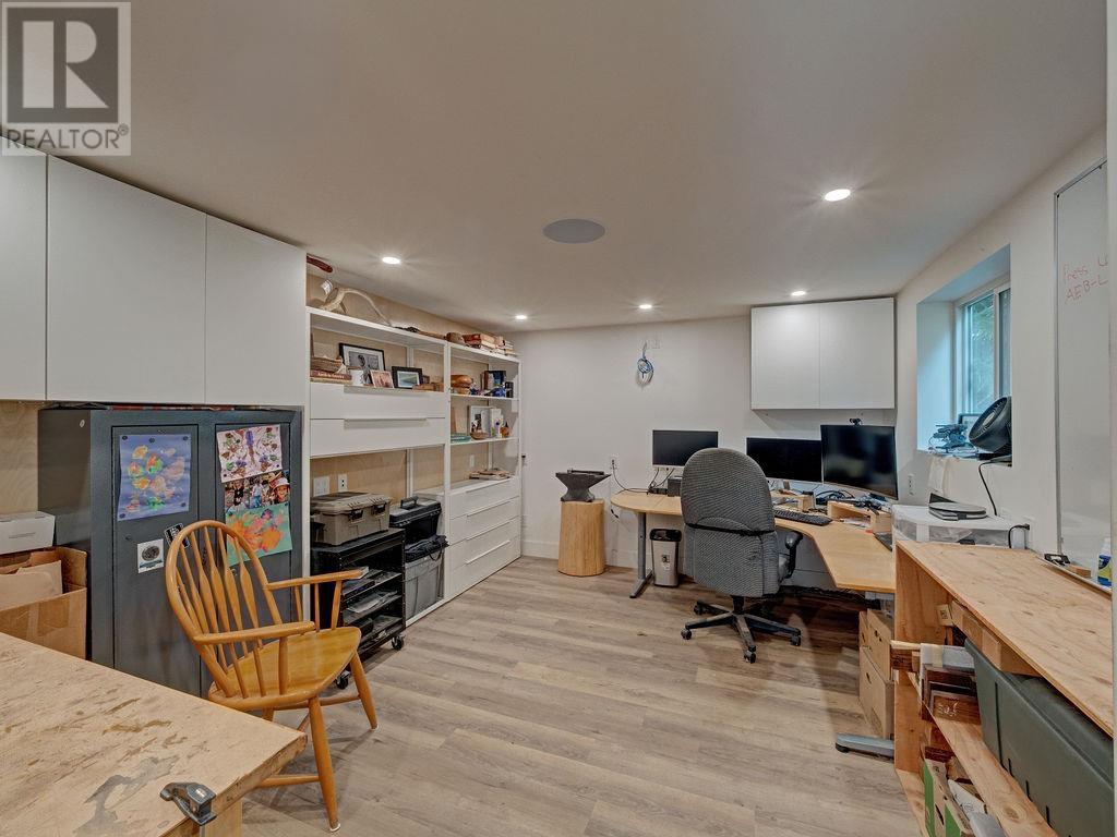 8057 COOPER ROAD, Halfmoon Bay