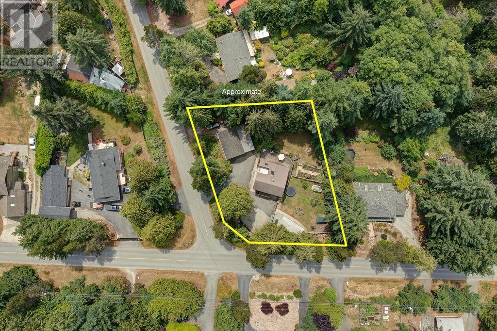 8057 COOPER ROAD, Halfmoon Bay