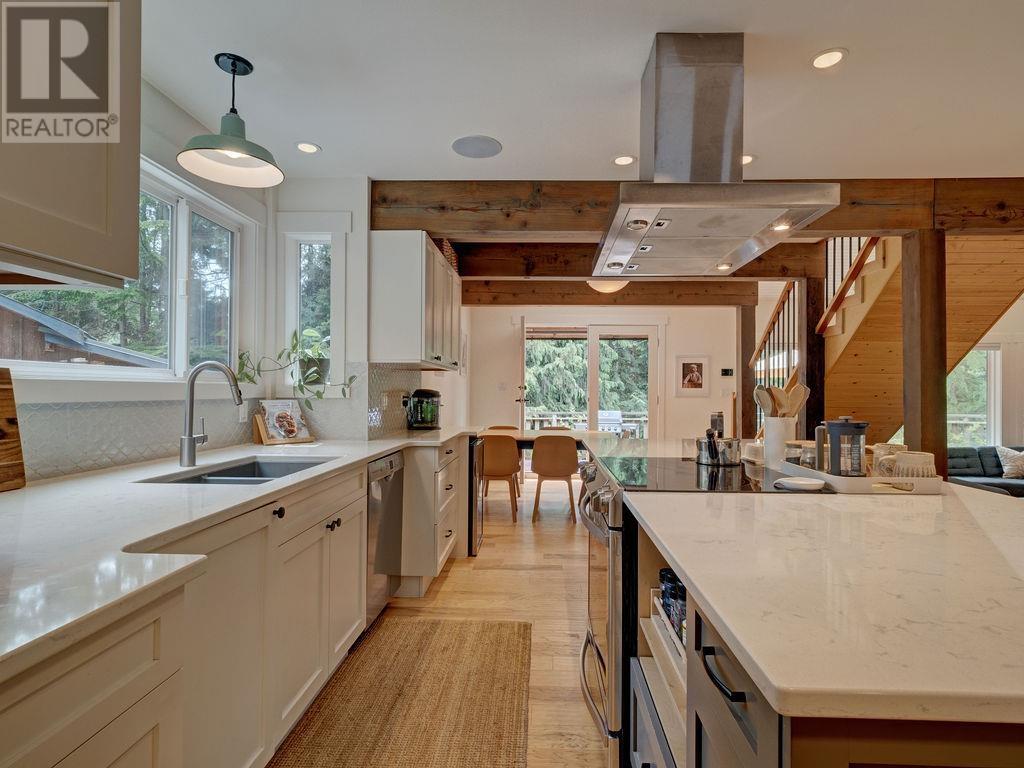 8057 COOPER ROAD, Halfmoon Bay