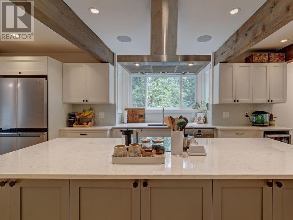 8057 COOPER ROAD, Halfmoon Bay