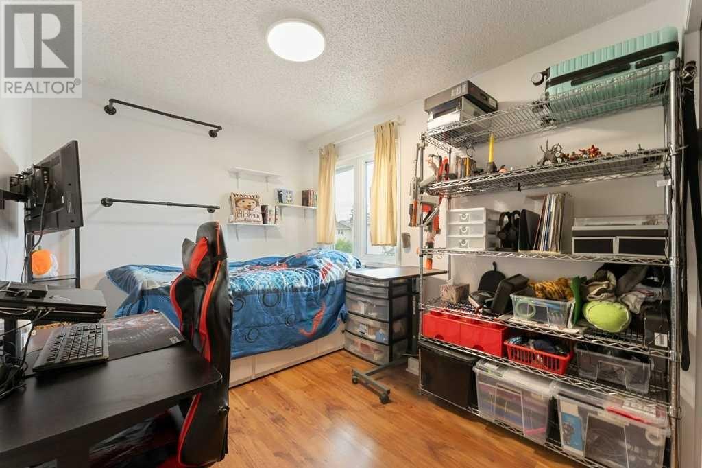 Single Family House for Sale in  woodsman Lane SW Woodbine Calgary 